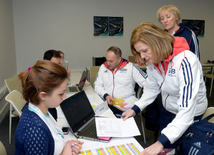 Делегации различных стран проходят аккредитацию на Кубок мира по прыжкам на батуте в Баку. Азербайджан, 3 март, 2016 